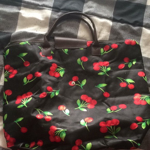 Women’s NEW YORK CITY cherry handbag tote purse - Picture 4 of 6